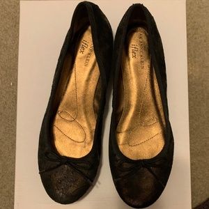 Never worn Ann Klein Black/gold flats